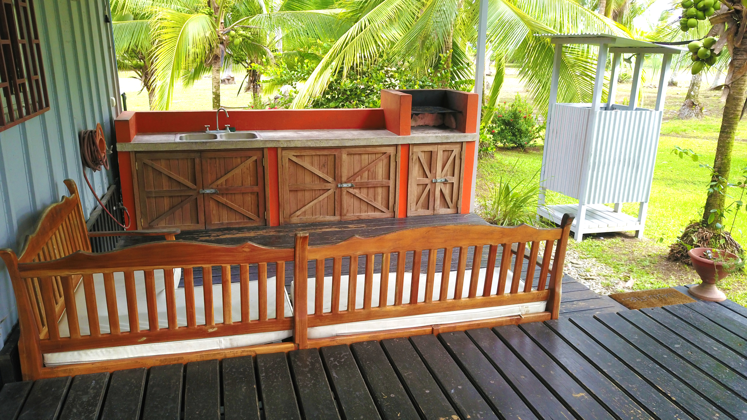 casa-envase-zancudo-patio-seating