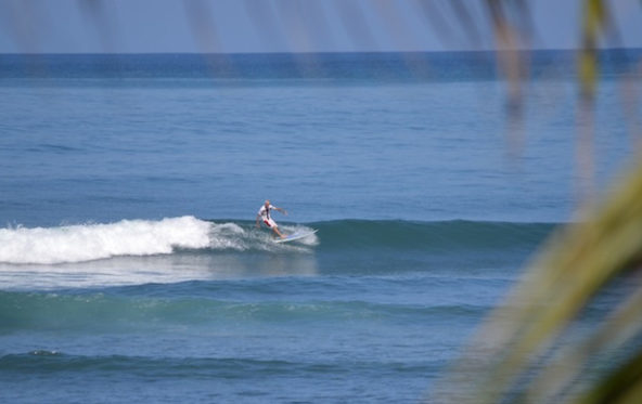 la-saladita-surfing-waves