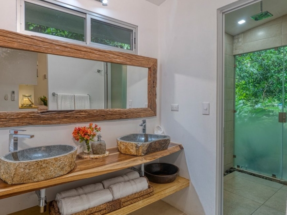 spectacular-surf-yoga-retreat-center-uvita