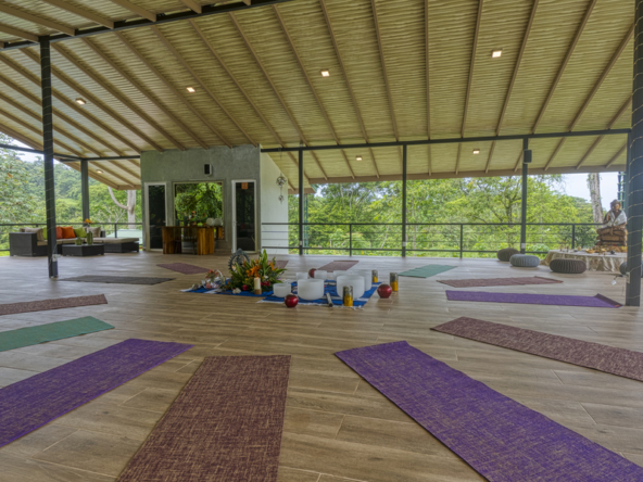 spectacular-surf-yoga-retreat-center-uvita