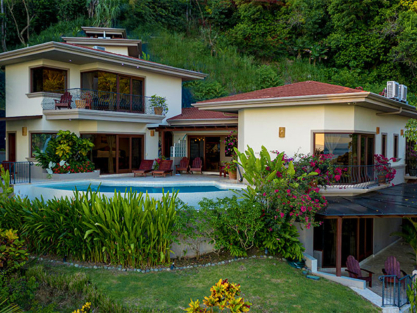 luxury-home-just-steps-from-the-beach