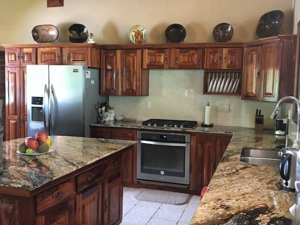 pilon-surf-house-for-rent