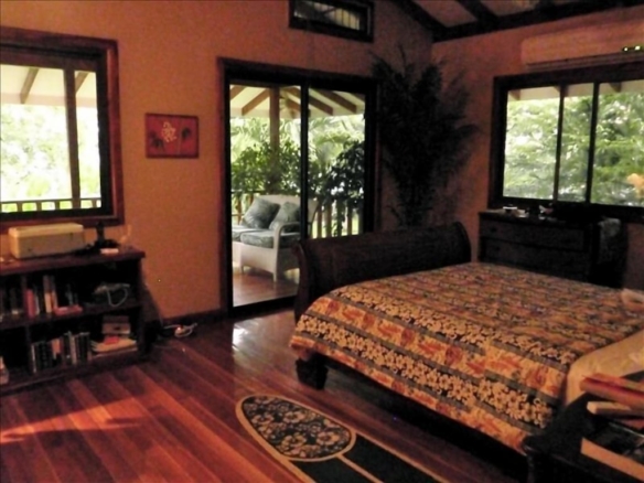 pilon-surf-house-for-rent