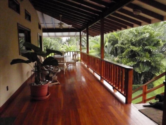 pilon-surf-house-for-rent