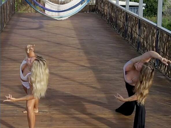casa-akaw-yoga-deck-saladita