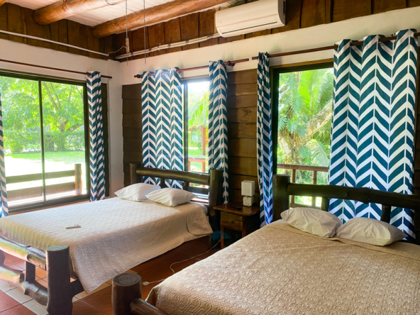 charming-hotel-restaurant-beach