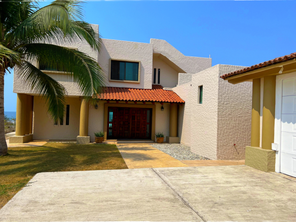 stunning-beach-villa-playa-miramar