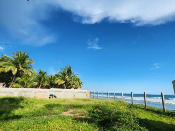 las-flores-beach-lot