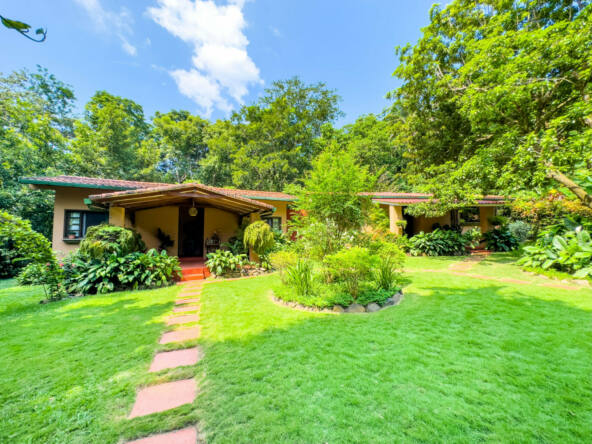 beach-house-with-bungalows-bahia-dorado-el-salvador
