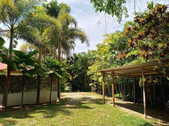 pavones-titled-home-for-sale