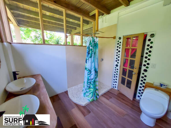 beachfront-lodge-for-sale-in-bocas-dell-toro