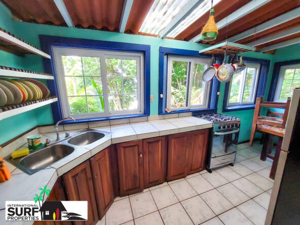 beachfront-lodge-for-sale-in-bocas-dell-toro