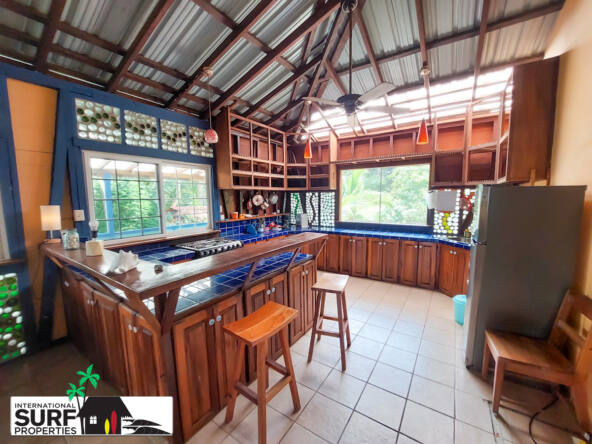 beachfront-lodge-for-sale-in-bocas-dell-toro