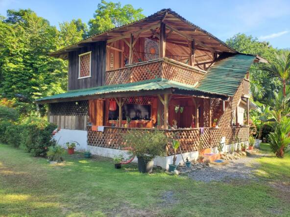 house-for-sale-just-a-few-steps-from-the-beach-in-pavones-costa-rica