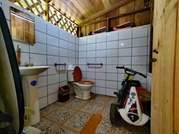 house-for-sale-just-a-few-steps-from-the-beach-in-pavones-costa-rica