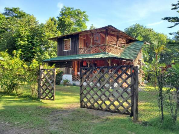 house-for-sale-just-a-few-steps-from-the-beach-in-pavones-costa-rica
