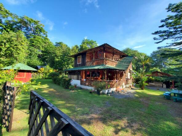 house-for-sale-just-a-few-steps-from-the-beach-in-pavones-costa-rica