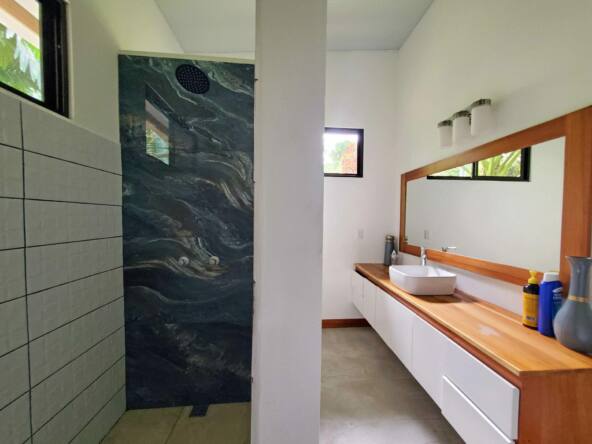 tropicana-surf-retreat-with-ocean-views-