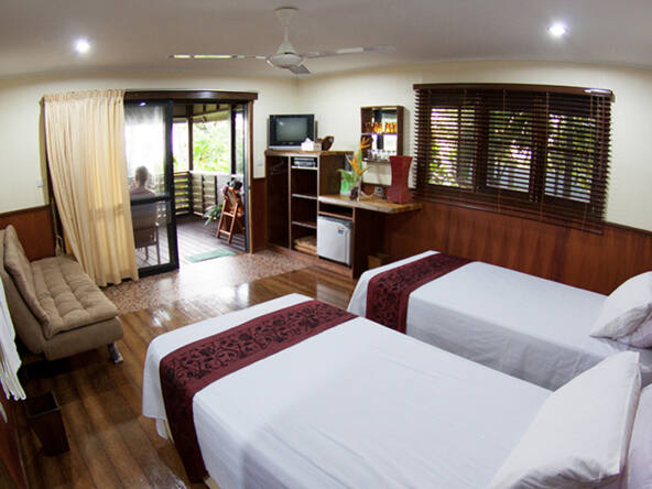 moon-beach-surf-resort