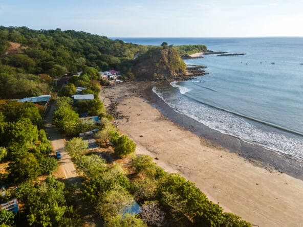 beachfront-lot-in-town-in-playa-el-astillero