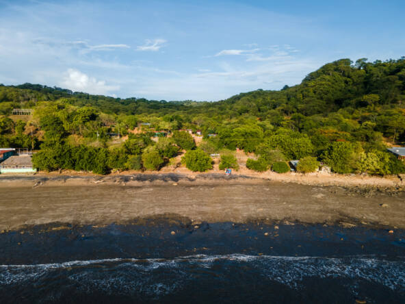 beachfront-lot-in-town-in-playa-el-astillero