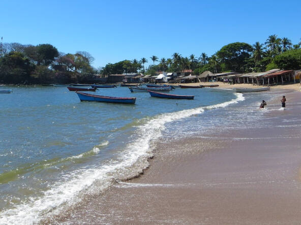 beachfront-villa-on-playa-el-flor