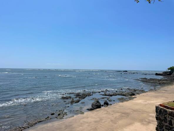 beachfront-villa-on-playa-el-flor