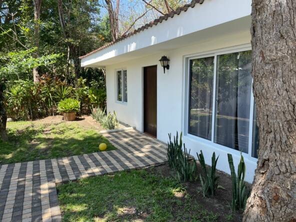beachfront-villa-on-playa-el-flor