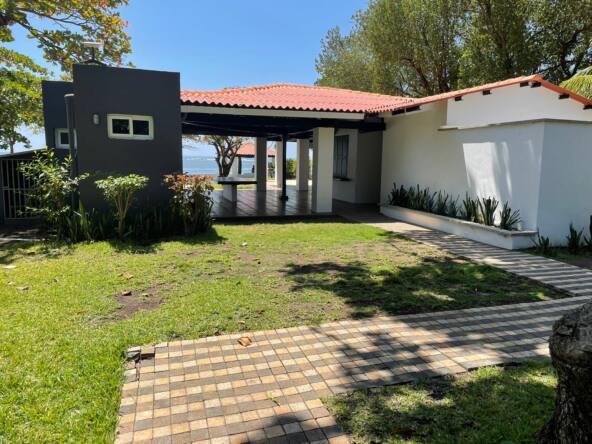 beachfront-villa-on-playa-el-flor