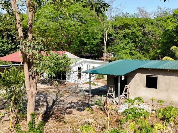 Two-Houses-on-One-Property-in-Playa-Gigante-3