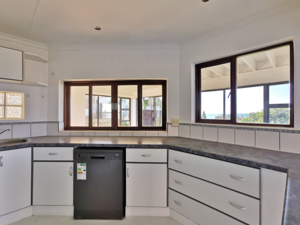 5-bedroom-oceanview-at-jeffreys-bay