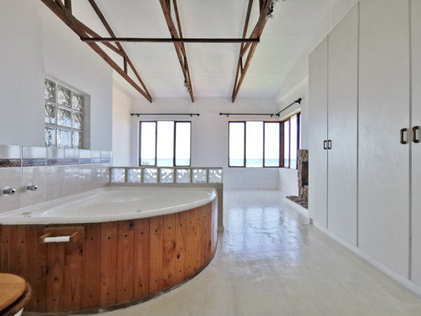 5-bedroom-oceanview-at-jeffreys-bay
