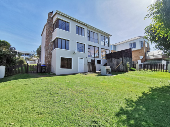 5-bedroom-oceanview-at-jeffreys-bay