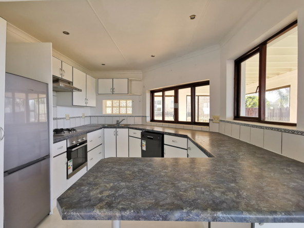 5-bedroom-oceanview-at-jeffreys-bay