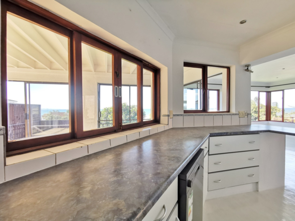 5-bedroom-oceanview-at-jeffreys-bay