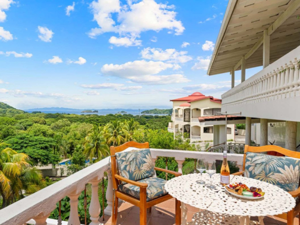 ocean-view-homes-with-19-rooms-playas-del-coco