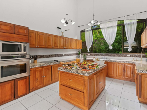 ocean-view-homes-with-19-rooms-playas-del-coco