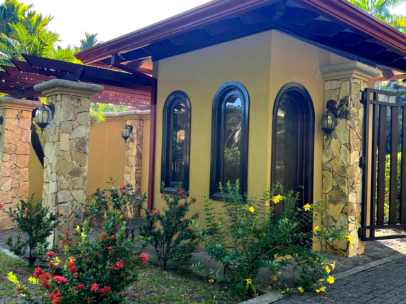 pavones-beach-resort-costa-rica