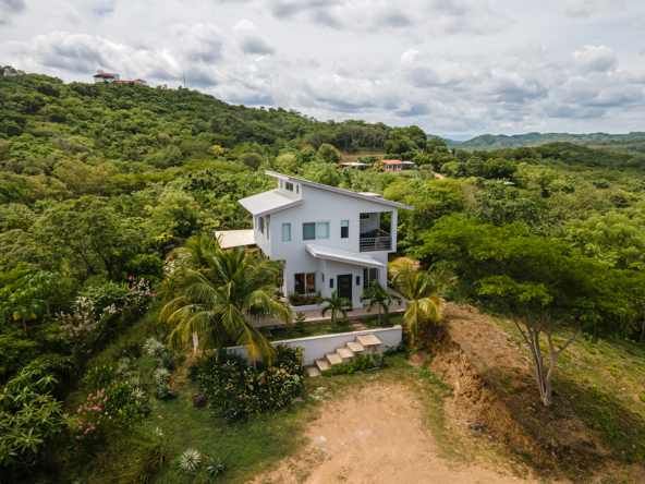 casa-loma-del-mar-ocean-view-home