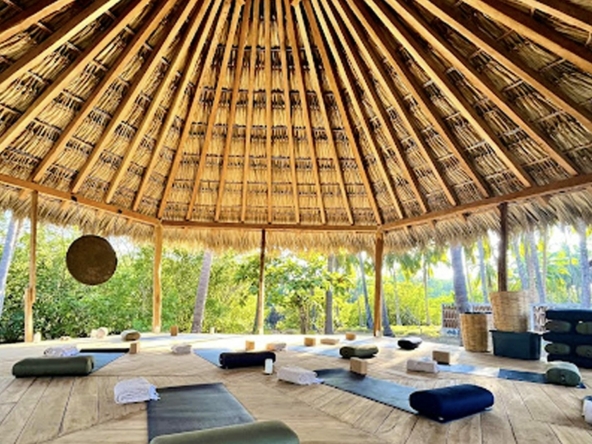 yoga-surf-shacks-at-la-saladita