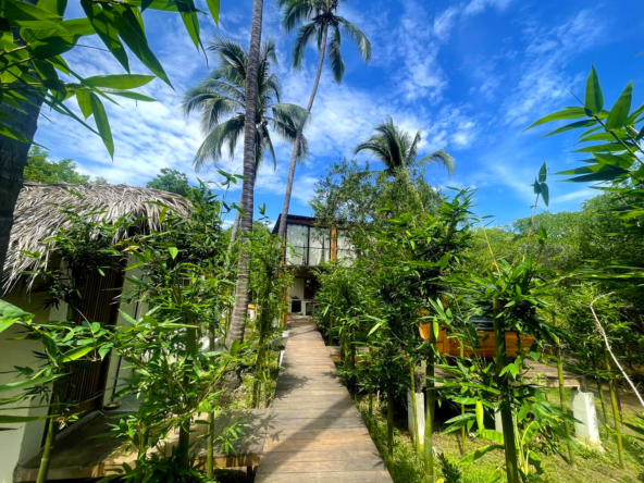 yoga-surf-shacks-at-la-saladita
