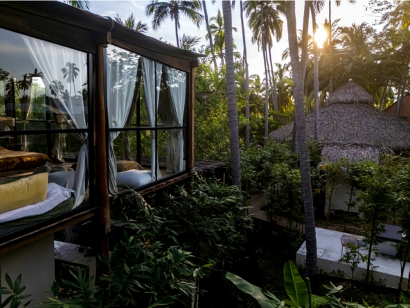 yoga-surf-shacks-at-la-saladita