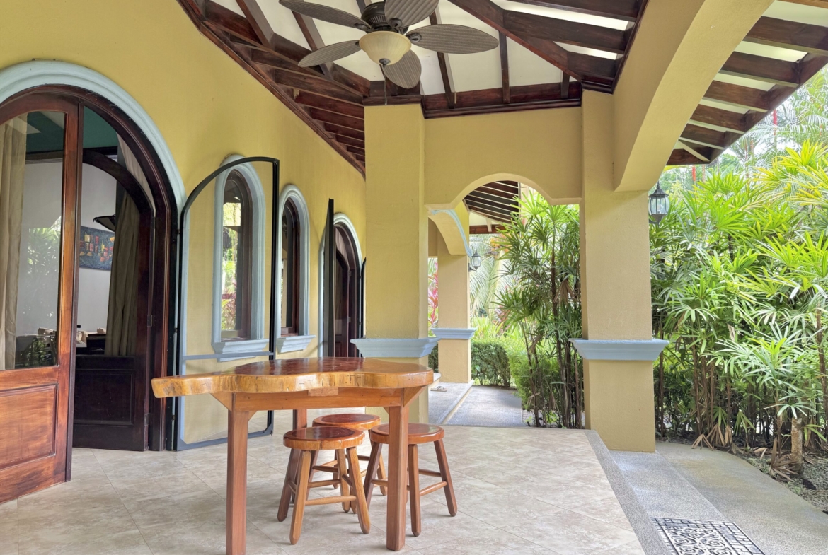 pavones-walk-to-the-beach-hacienda-home-for-sale