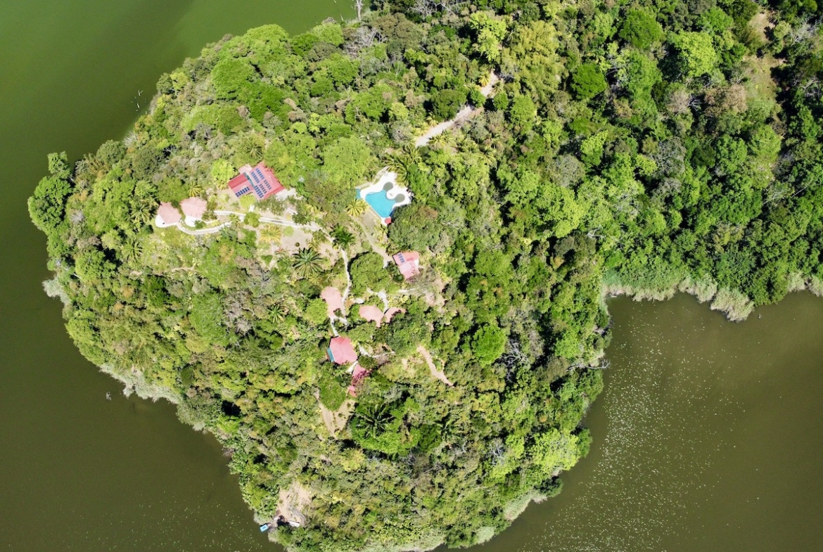 spectacular-ocean-view-resort-property