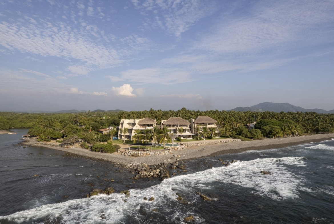 los-panchos-beachfront-for-sale
