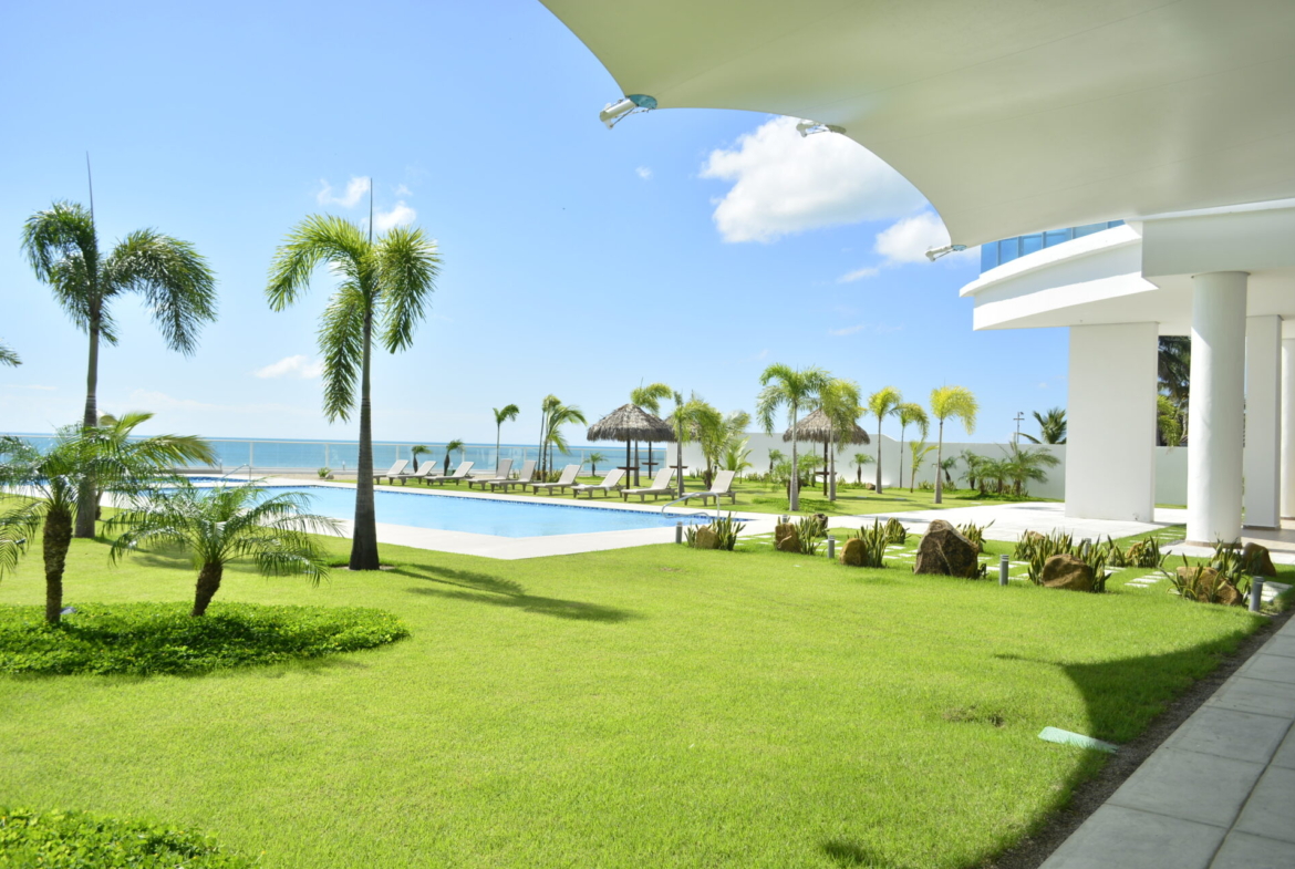 ph-royal-palm-playa-gorgona-panama-beachfront-condo-near-malibu-surf