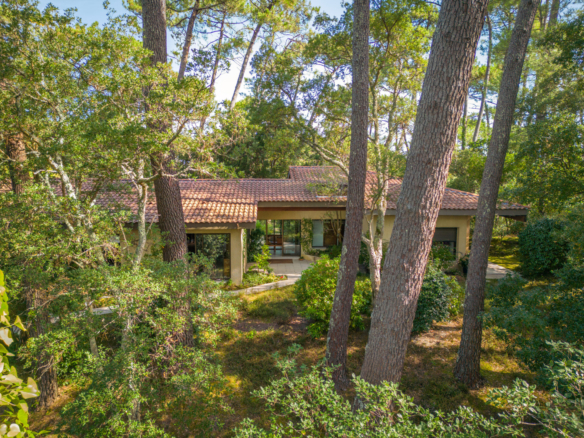 the-hossegor-hideaway-private-architect-villa